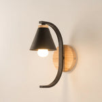 Luminária de Parede de Madeira com Design Artístico e Elegância Nórdica