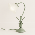 Luminária de Mesa Direcionada para Leitura com Modelo Articulado